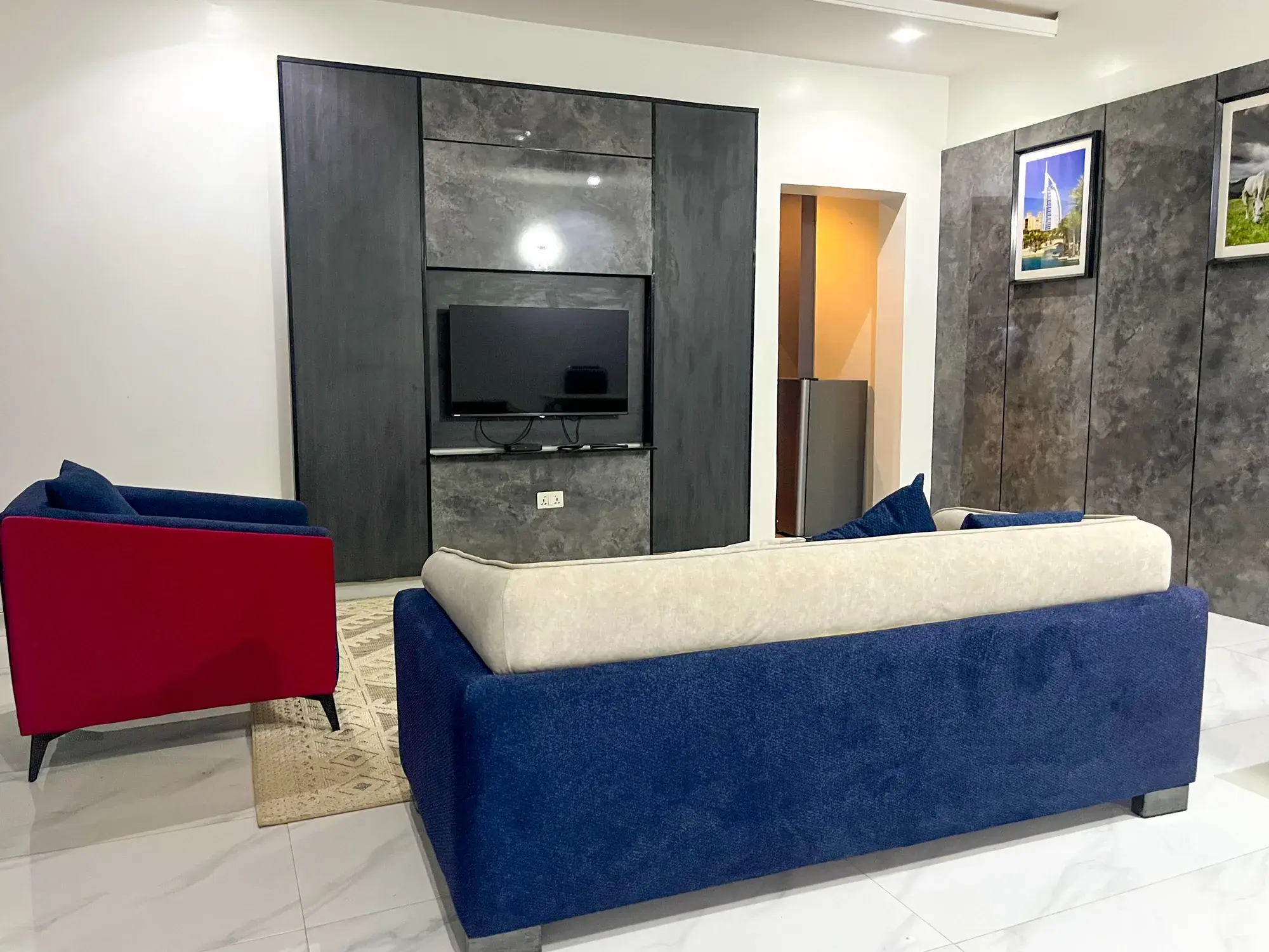 Chic Urban Retreat: 1-Bed Gem with Marble Accent Wall in Mabushi, Abuja, photo 3