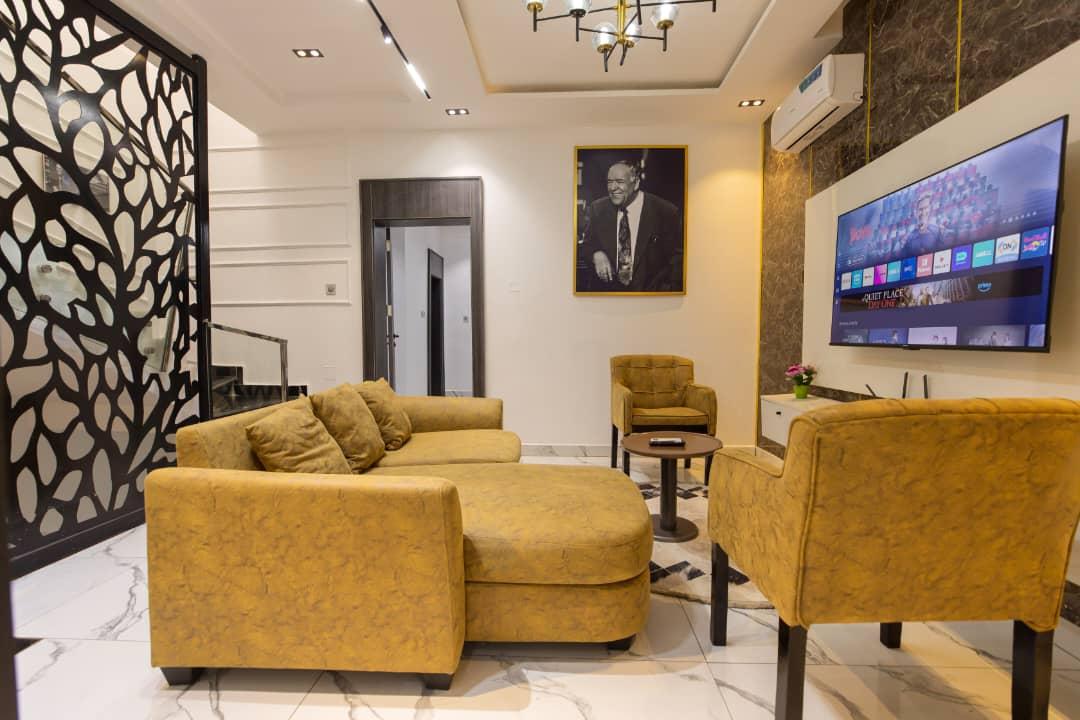 4-Bedroom Terrace · The Billiards Suite in Katampe, Abuja, photo 3